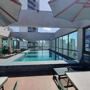 https://flat-em-boa-viagem-apto-703-rooftop-470.hotels-in-recife.com